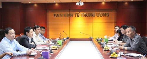 Head of the Party Central Committee’s Economic Commission works with TPP negotiating team - ảnh 1